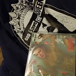 Navy Graphic Tee - Taylor Swift God Save The Queen Size Small+New CD